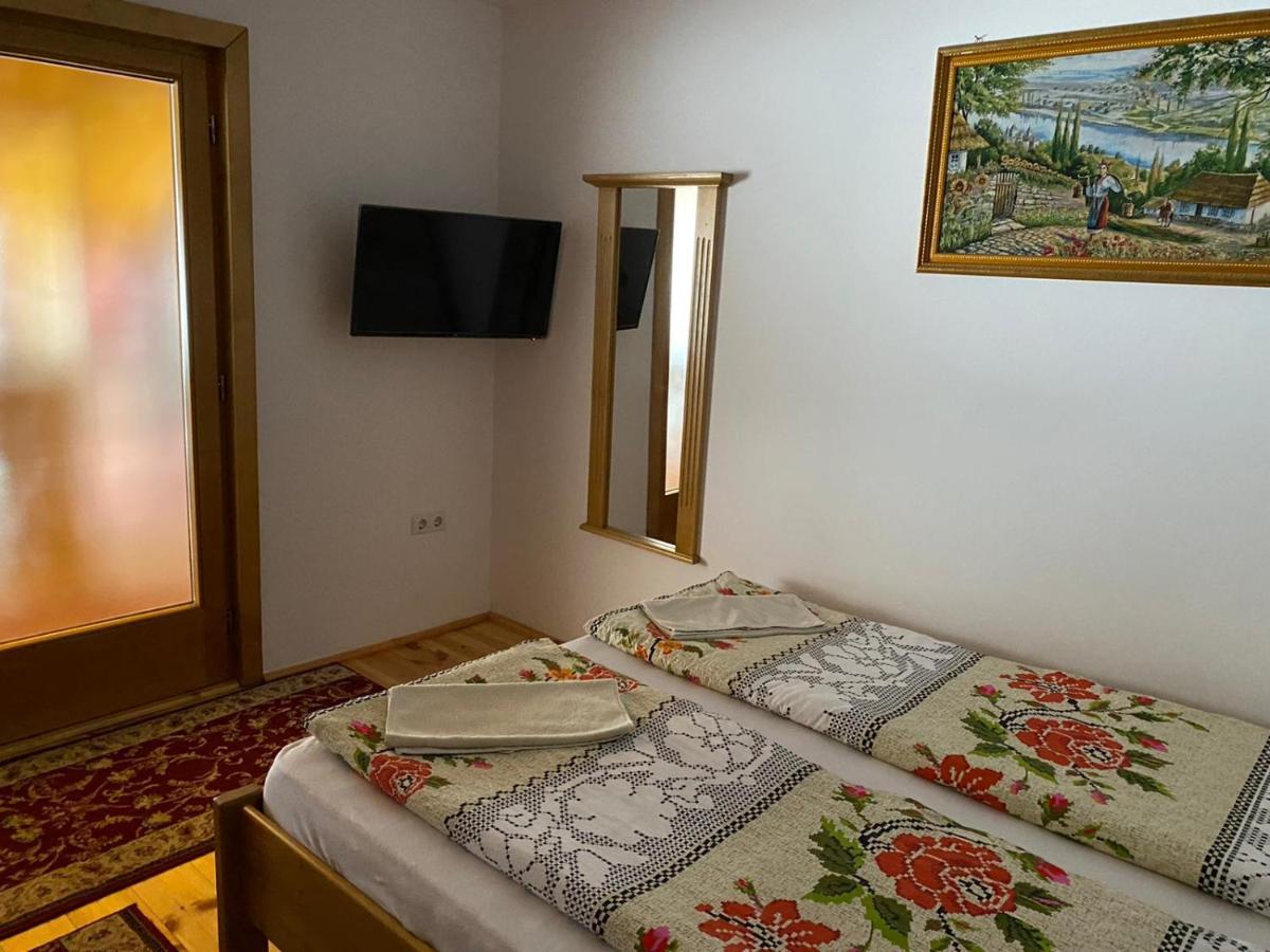 Camere De Inchiriat Floarea Reginei Viseu de Sus Bagian luar foto